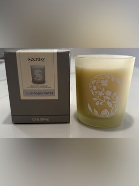 New Scentsy Candle "Late Night Novel"